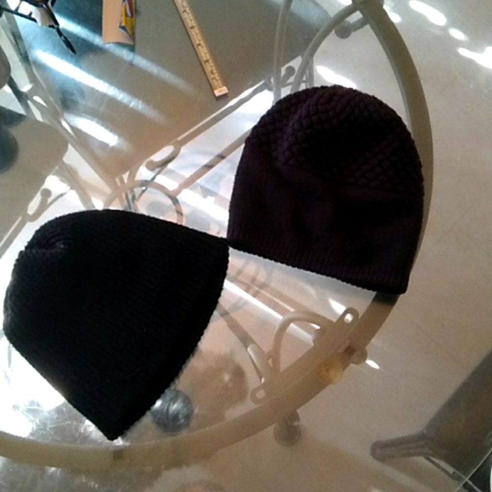 2 stocking hats